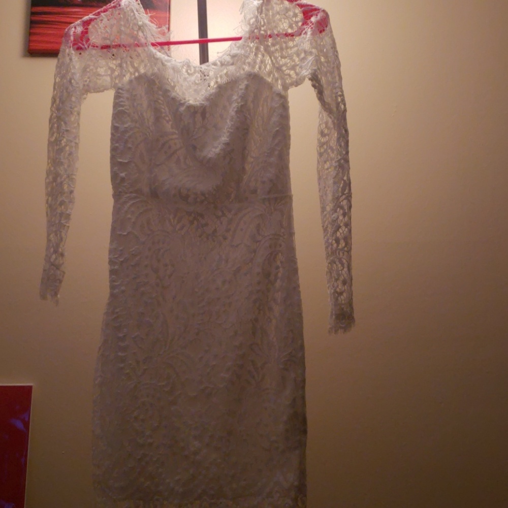 Bodycon mini white lace dress